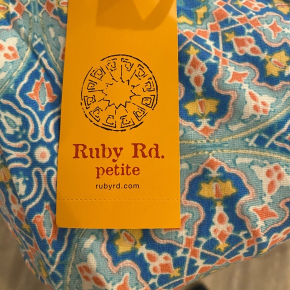 Ruby Rd. Petite large top - Picture 8 of 9